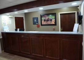 Super 8 by Wyndham Louisville/Expo Center 2