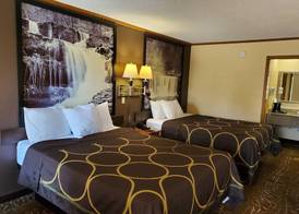 Super 8 by Wyndham Kansas City Airport North 5