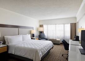 Holiday Inn CLARK - NEWARK AREA by IHG 4