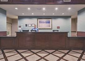 La Quinta Inn & Suites by Wyndham DFW Airport West - Euless 2