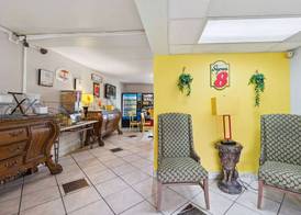 Super 8 by Wyndham Millbury/Toledo 5