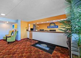 Days Inn by Wyndham Independence 2