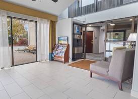 Best Western Plus, The Inn at Hampton 4