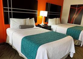 Howard Johnson by Wyndham Houston Heights Downtown 4