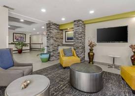 Clarion Pointe Staunton East 4