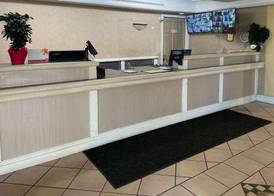 Econo Lodge Kalamazoo near Wings Stadium 2