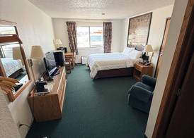 Budget inn & Suites 4