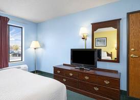Days Inn by Wyndham Battlefield Rd/Hwy 65 3