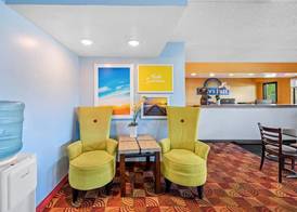 Days Inn by Wyndham Independence 4