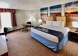 Days Inn by Wyndham Rayne/Crowley 3