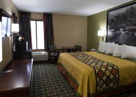 Econo Lodge Canton North 3