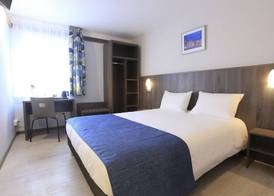 Brit Hotel Calais 4