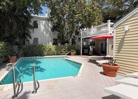 The Independent Inn 3
