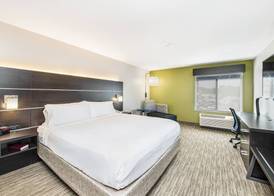 Holiday Inn Express & Suites DELAFIELD by IHG 5