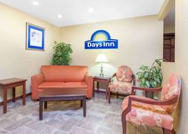 Days Inn by Wyndham Maumee/Toledo 2
