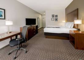 La Quinta Inn & Suites by Wyndham Fort Worth Arlington West 5