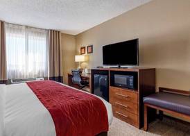 Comfort Inn & Suites Hays I-70 4