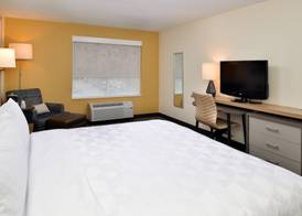Holiday Inn & Suites OVERLAND PARK-CONV CTR by IHG 4