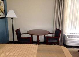 Days Inn by Wyndham Englewood Dayton Airport 4
