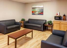 Days Inn by Wyndham Portage Indiana Dunes National Park 2