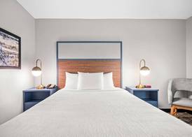 AmericInn by Wyndham Beloit 4