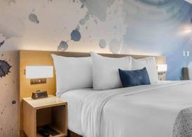Cambria Hotel Milwaukee Downtown 5