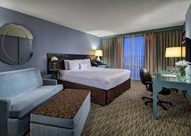 Crowne Plaza LOMBARD DOWNERS GROVE by IHG 4