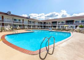 Days Inn & Suites by Wyndham Roseville/Detroit 5