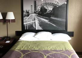 Super 8 by Wyndham Aurora/Naperville Area 5