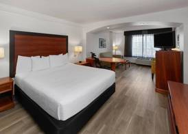 La Quinta by Wyndham San Antonio Airport 5