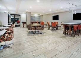Days Inn & Suites by Wyndham Denver International Airport 4