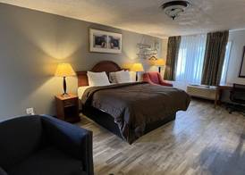 Ozark Inn & Suites 5