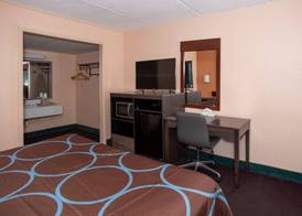 Super 8 by Wyndham Black Mountain Asheville East 4