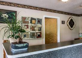 Econo Lodge Paw Paw 4