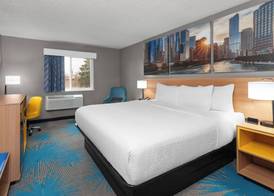 Days Inn by Wyndham Waukegan Great Lakes-Free Breakfast and Naval Base Shuttle 2