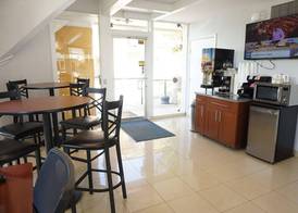 Hollywood Gateway Inn 4