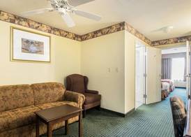 Country Inn & Suites by Radisson, Elkhart North 5