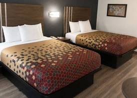 Econo Lodge Calhoun South 5
