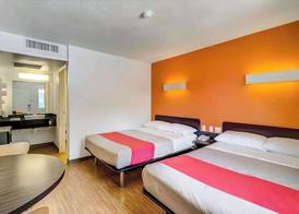 Motel 6 Thornton 4