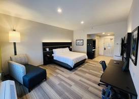 Holiday Inn Express & Suites SALINAS by IHG 4