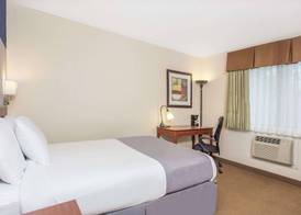 Baymont by Wyndham Dubuque 5