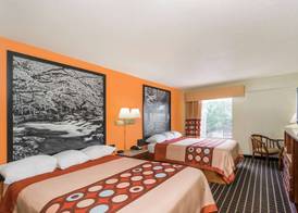 Super 8 by Wyndham Dandridge 5