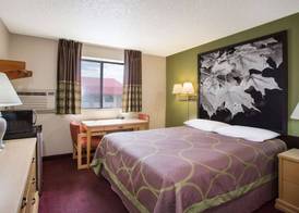 Super 8 by Wyndham Salem VA 4
