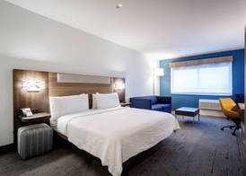 Holiday Inn Express & Suites Waco Downtown by IHG 4