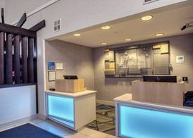 Holiday Inn Express & Suites OSHKOSH-SR 41 by IHG 3