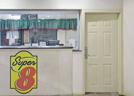 Super 8 by Wyndham Suwanee 2
