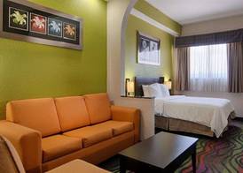 Days Inn & Suites by Wyndham Bonita Springs North Naples 5