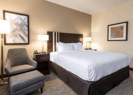 Wingate by Wyndham Gurnee 5