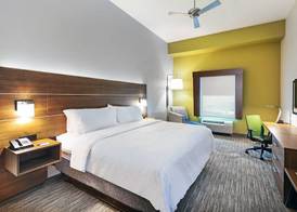 Holiday Inn Express & Suites PORT ARTHUR CENTRAL-MALL AREA by IHG 4