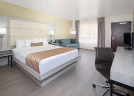 Ramada by Wyndham Burbank Airport 3